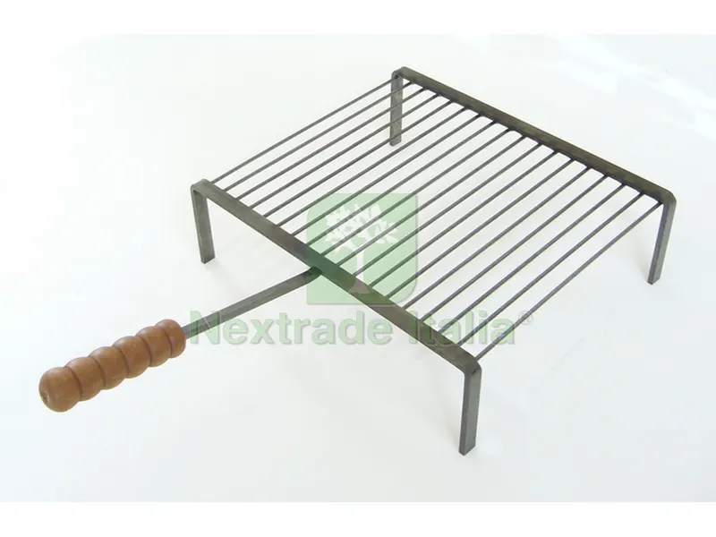 GRATICOLA IN FERRO BATTUTO cm. 35x30 — Tempo libero outdoor — rif. FERX.VIT25487 GRATICOLA IN FERRO BATTUTO cm. 35x30 — Tempo libero outdoor — rif. FERX.VIT25487