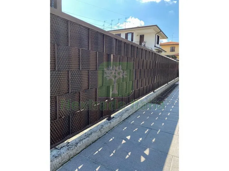 STRISCIA FRANGIVISTA IN TECNO RATTAN cm. 19x204 col. Testa di moro — Arelle e frangivista — rif. FERX.VIT52205