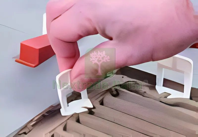BASE LIVELLANTE CON FERITOIA PER CUNEO H mm. 12 fuga mm. 1,5 - 250 pz. — Misurazione e taglio manuale — rif. FERX.VIT56780 — foto 2 BASE LIVELLANTE CON FERITOIA PER CUNEO H mm. 12 fuga mm. 1,5 - 250 pz. — Misurazione e taglio manuale — rif. FERX.VIT56780 — foto 2