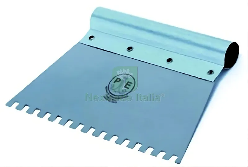 SPATOLA A SEGA CON DENTI PICCOLI PER COLLA art. 542 mm. 200 — Spatole e attrezzi per stesura — rif. FERX.VIT51097 SPATOLA A SEGA CON DENTI PICCOLI PER COLLA art. 542 mm. 200 — Spatole e attrezzi per stesura — rif. FERX.VIT51097