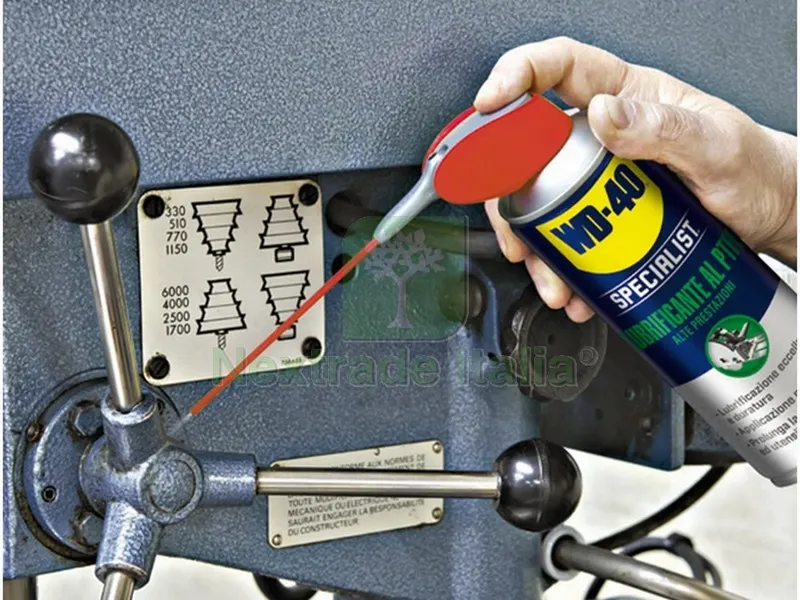 Spray WD-40 Lubrificante Alte Prestazioni al Ptfe ml. 400 — Lubrificanti e oli — rif. FERX.VIT53921 — foto 3 Spray WD-40 Lubrificante Alte Prestazioni al Ptfe ml. 400 — Lubrificanti e oli — rif. FERX.VIT53921 — foto 3