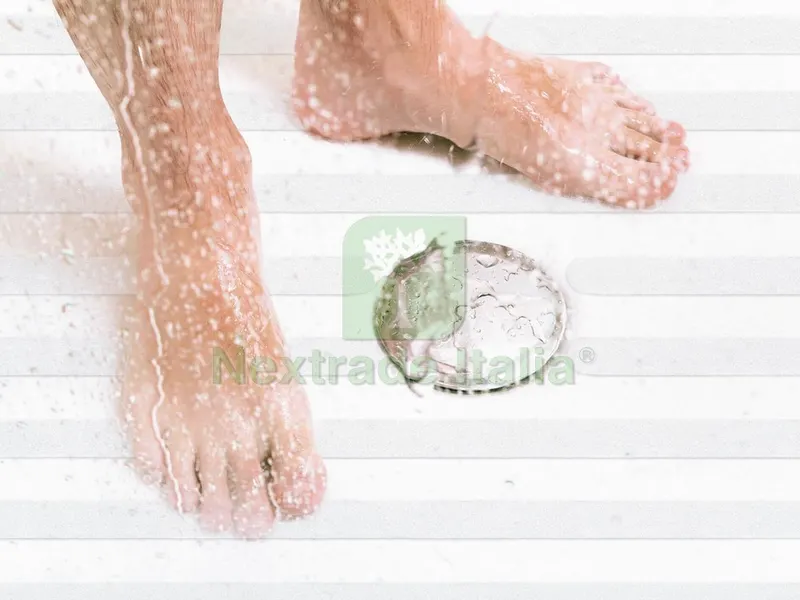 6RT Nastro Antisdrucciolo Adesivo per Bagno e Doccia mm. 25x5 mt. col. Traspare — Profili antiscivolo e gomma — rif. FERX.VIT55718 — foto 2 6RT Nastro Antisdrucciolo Adesivo per Bagno e Doccia mm. 25x5 mt. col. Traspare — Profili antiscivolo e gomma — rif. FERX.VIT55718 — foto 2