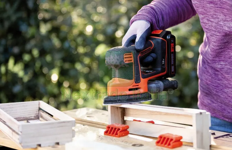 Black+Decker Levigatrice Mouse a Batteria BDCDS18-QW 18V 1 batteria 1,5 Ah — Smerigliatrici e seghe — rif. FERX.VIT56242 — foto 2 Black+Decker Levigatrice Mouse a Batteria BDCDS18-QW 18V 1 batteria 1,5 Ah — Smerigliatrici e seghe — rif. FERX.VIT56242 — foto 2