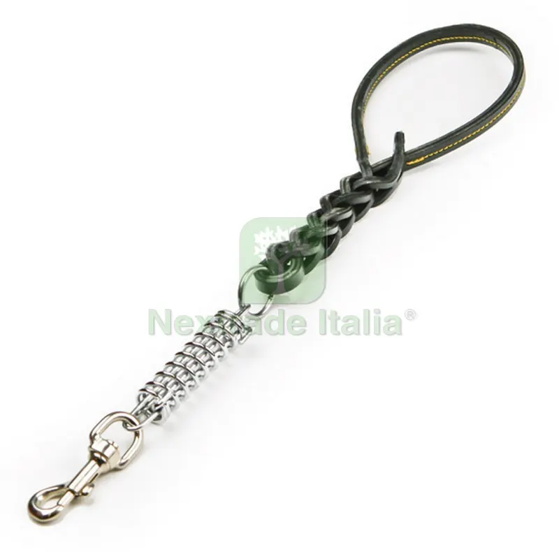 Guinzaglio in Cuoio Tripla Treccia con Molla cm. 50 col. Assortiti — Cani — rif. FERX.VIT30995 Guinzaglio in Cuoio Tripla Treccia con Molla cm. 50 col. Assortiti — Cani — rif. FERX.VIT30995