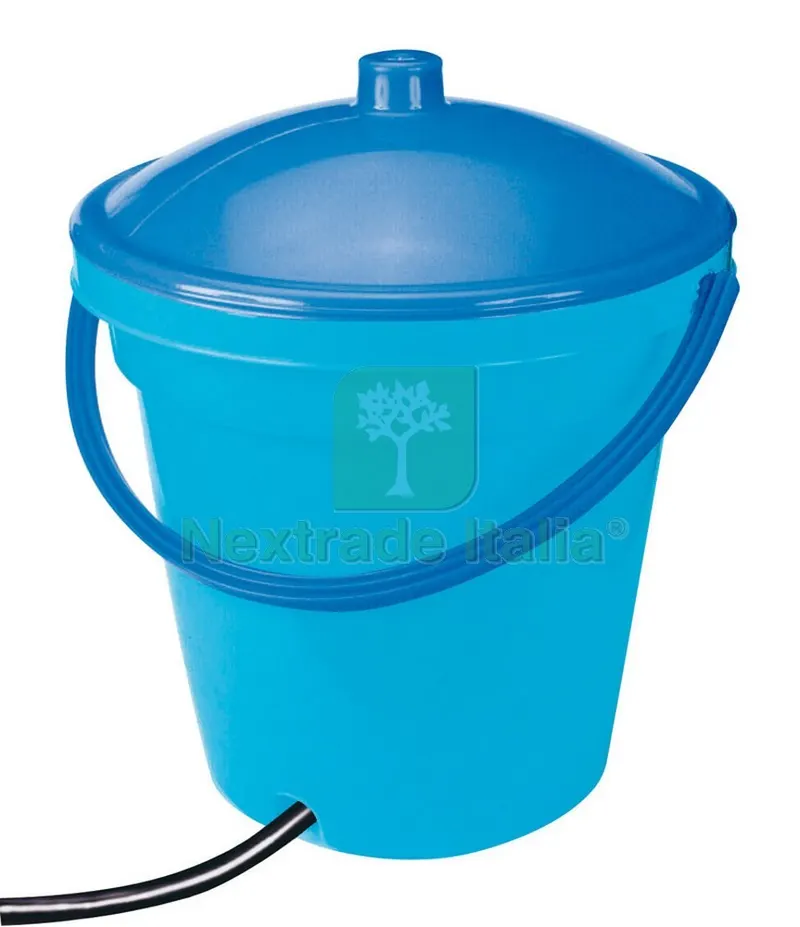 SERBATOIO IN PLASTICA CON MANICO + COPERCHIO Ø cm. 37x41 h lt. 18 — Docce e arredo acqua da giardino — rif. FERX.VIT30735
