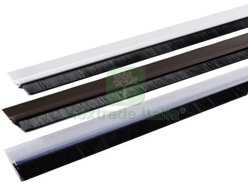 PARAFREDDO RIGIDO IN PVC CON SPAZZOLINO cm. 100 - Trasparente — Misurazione e taglio manuale — rif. FERX.VIT52001 PARAFREDDO RIGIDO IN PVC CON SPAZZOLINO cm. 100 - Trasparente — Misurazione e taglio manuale — rif. FERX.VIT52001