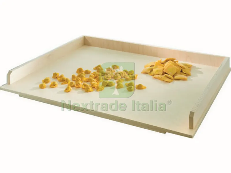 ASSE DA PASTA IN LEGNO CON BORDO cm. 65x50 — Casalinghi e organizzazione — rif. FERX.VIT46842 ASSE DA PASTA IN LEGNO CON BORDO cm. 65x50 — Casalinghi e organizzazione — rif. FERX.VIT46842